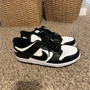 Nike Dunk Panda Low Size 8.5 men’s